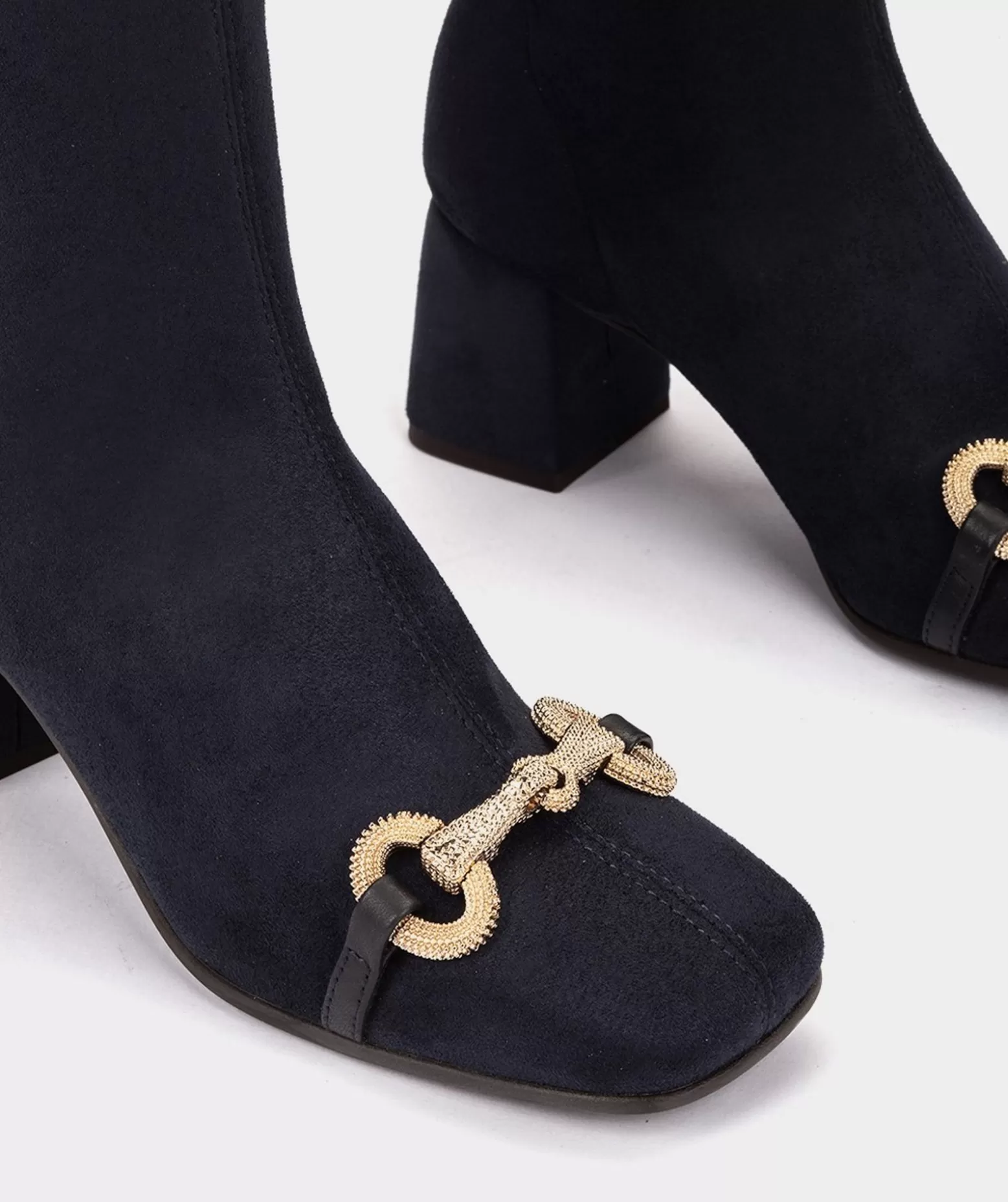 bottines_a_talon_en_tissu_elastique_effet_daim_de_couleur_bleu_marine_3.webp Pedro Miralles Bottines A Talon En Tissu Elastique Effet Daim De Couleur Bleu Marine