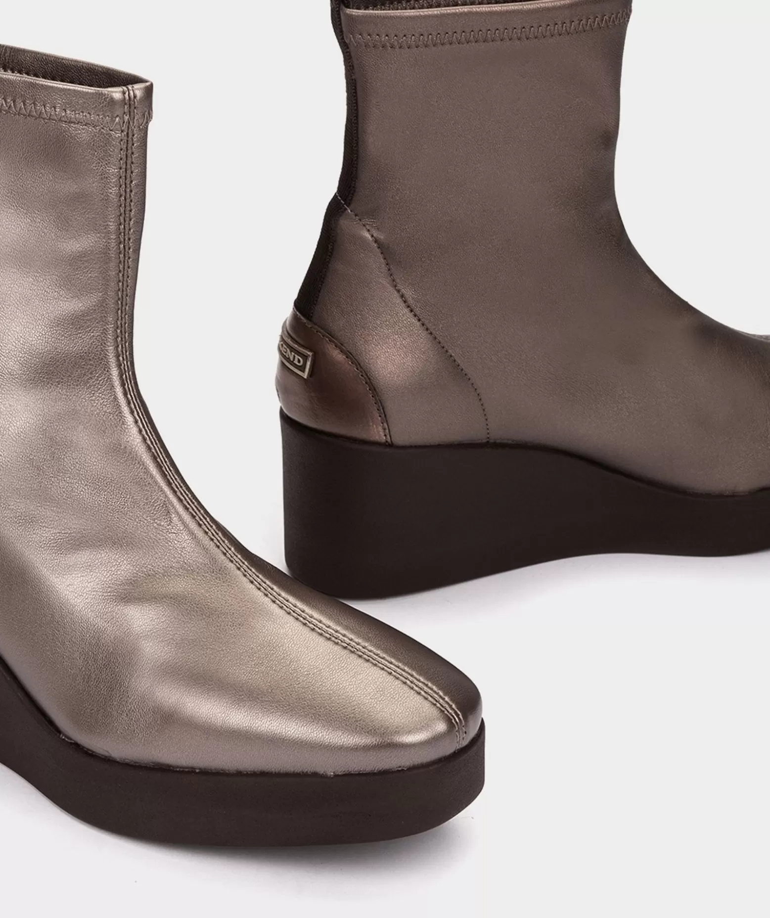 bottines_compensees_a_plateforme_en_cuir_vegan_stretch_fume_metallise_3.webp Pedro Miralles Bottines Compensees A Plateforme En Cuir Vegan Stretch Fume Metallise