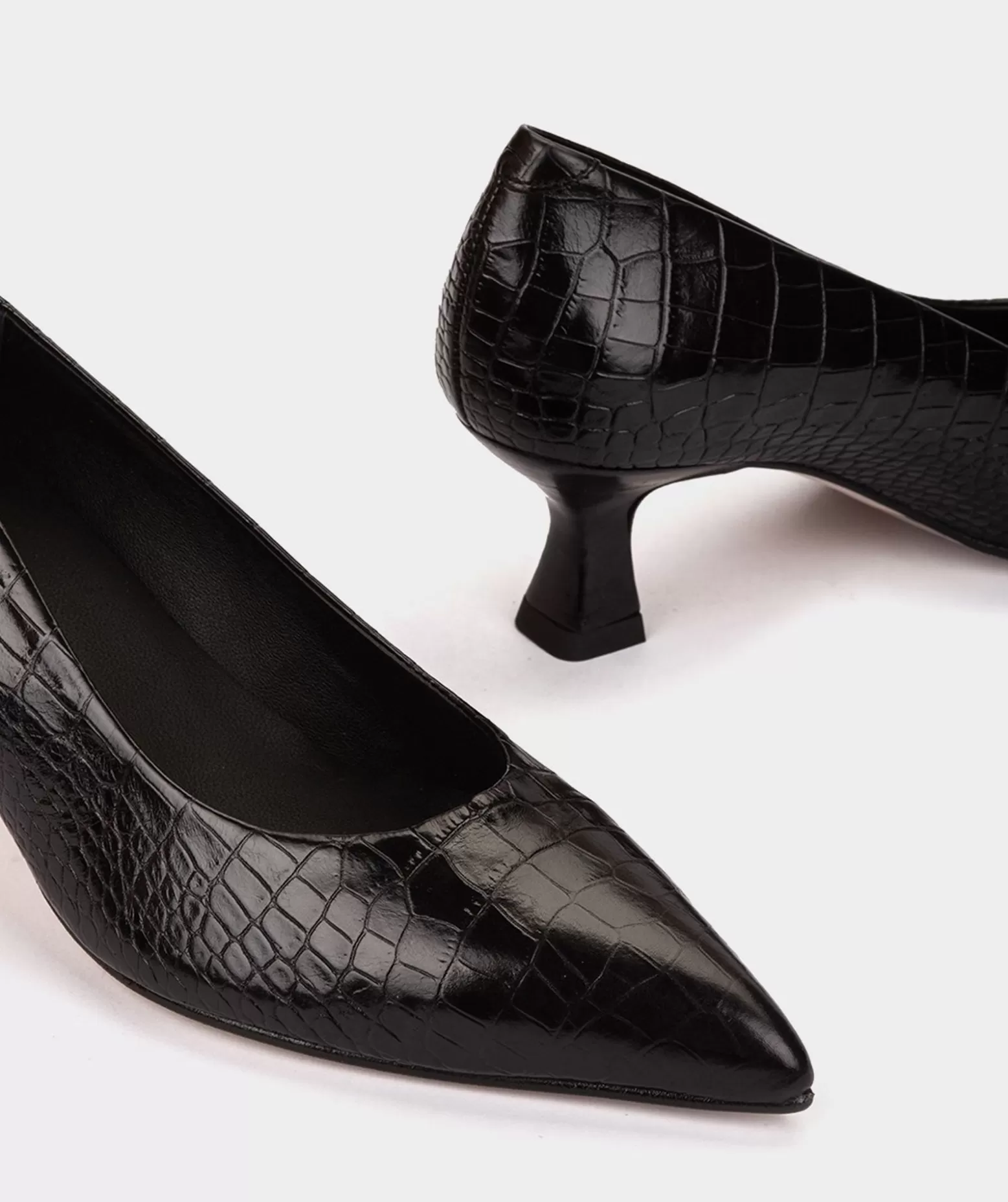 Pedro Miralles Chaussures A Talons Hauts A Bout Pointu En Cuir Noir Embosse