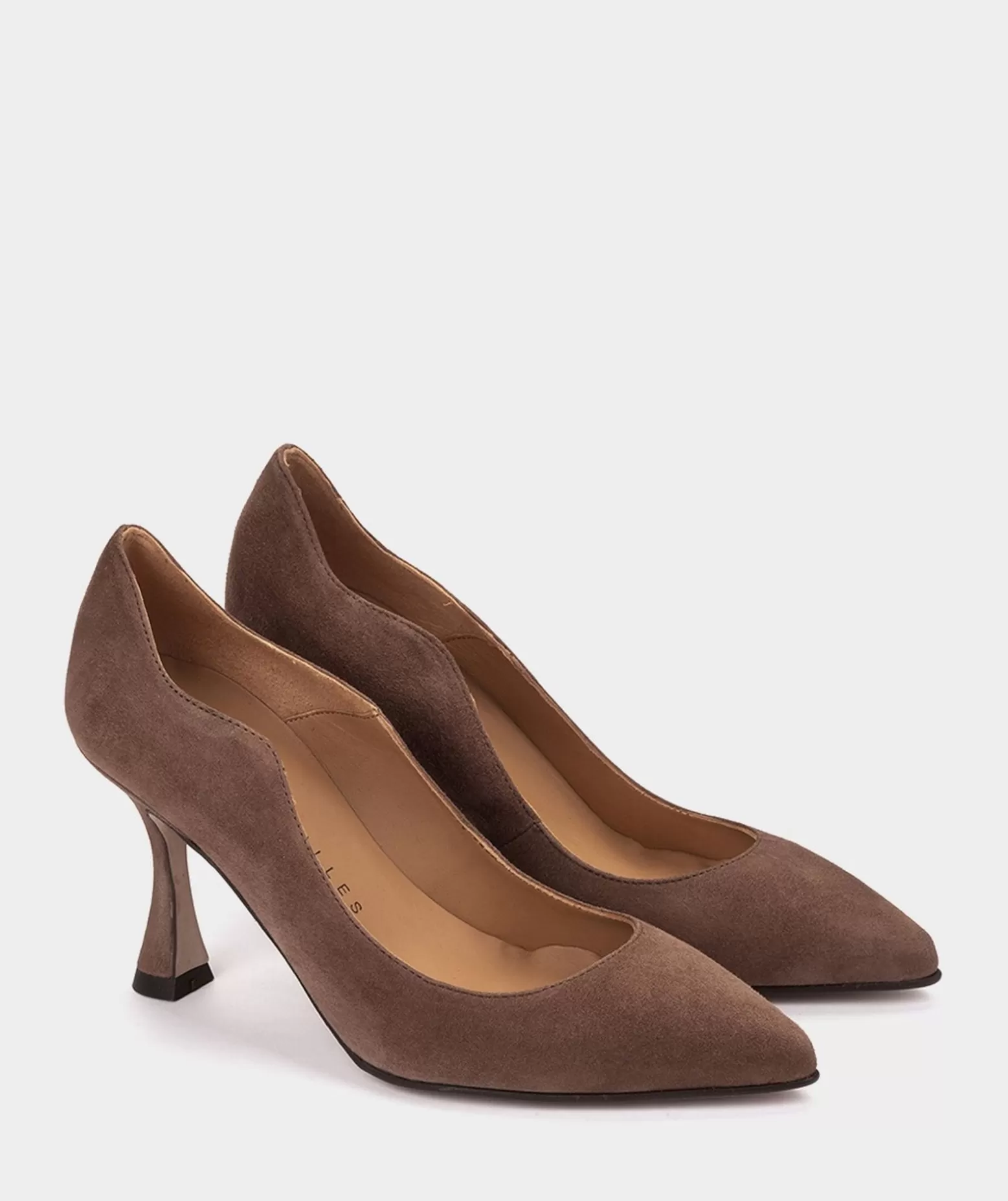 Pedro Miralles Chaussures En Daim De Couleur Nude Avec Un Bout Pointu Et Des Talons Fins