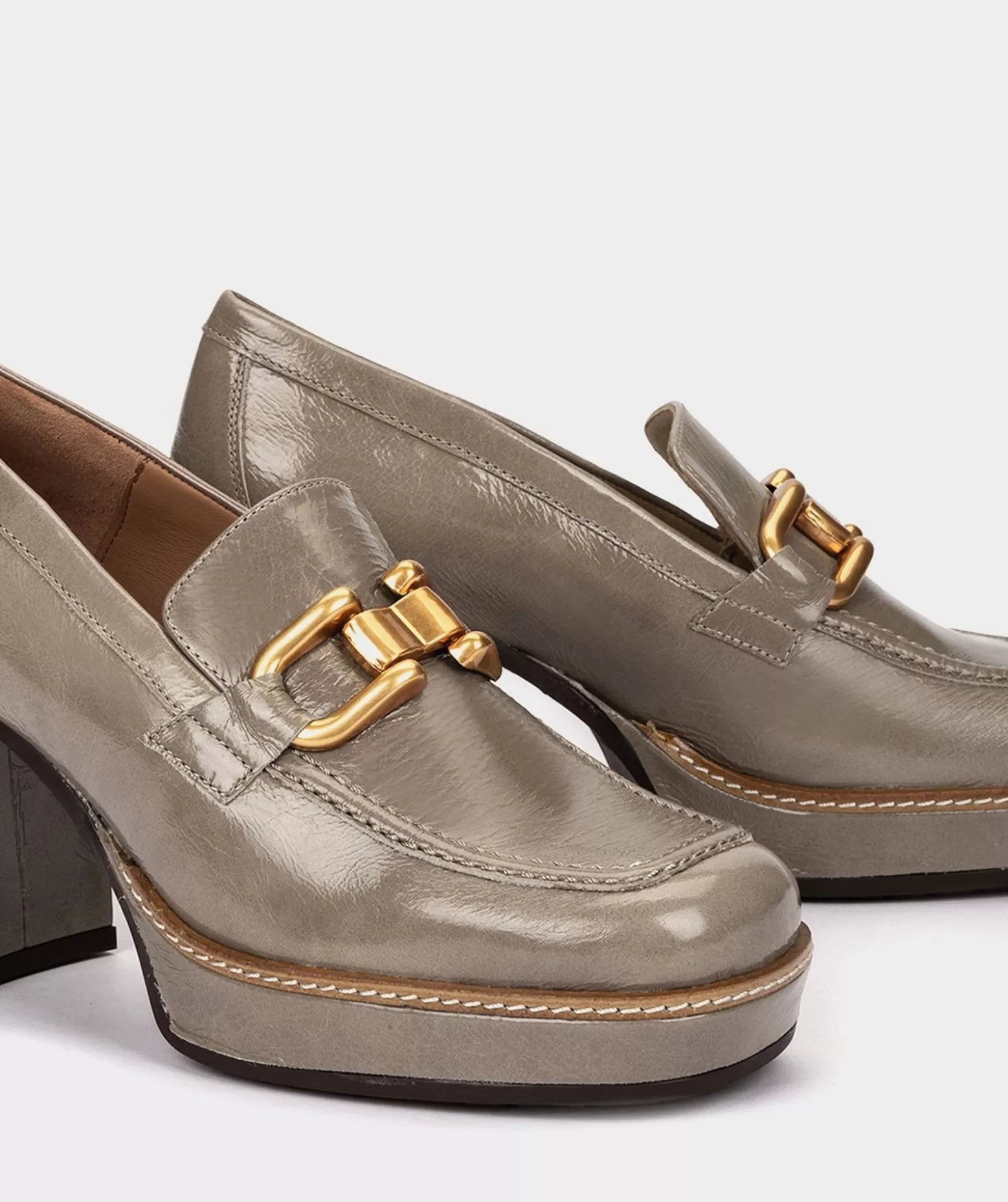 Pedro Miralles Mocassins A Talon En Cuir Verni De Couleur Marron