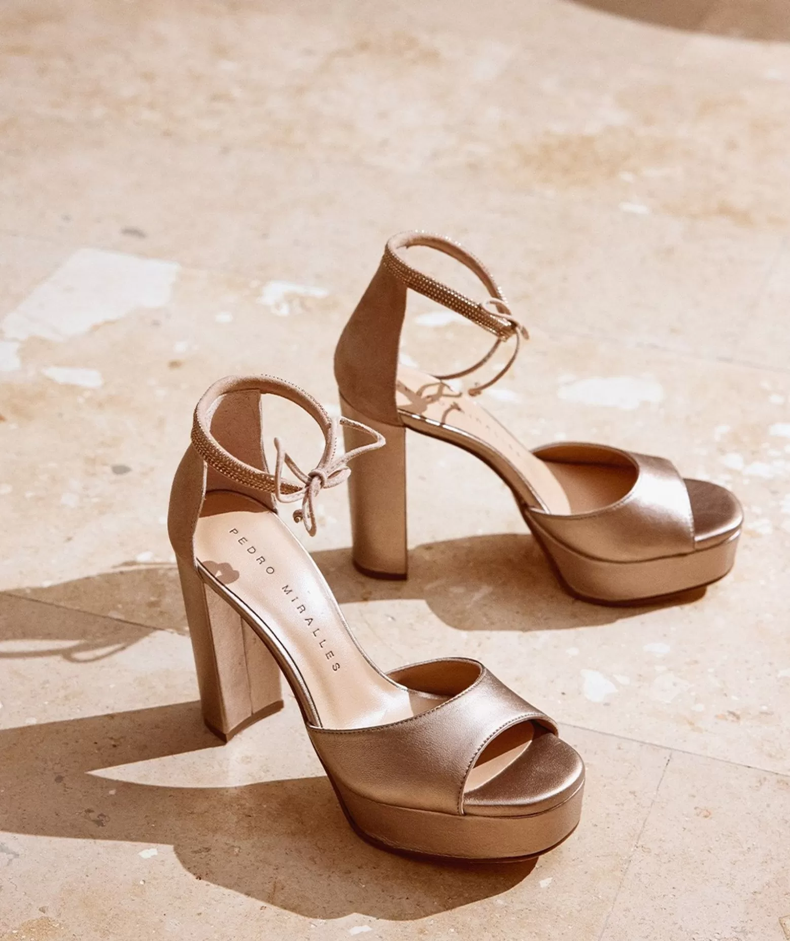 Pedro Miralles Sandales A Talon En Cuir Metallise De Couleur Fumee