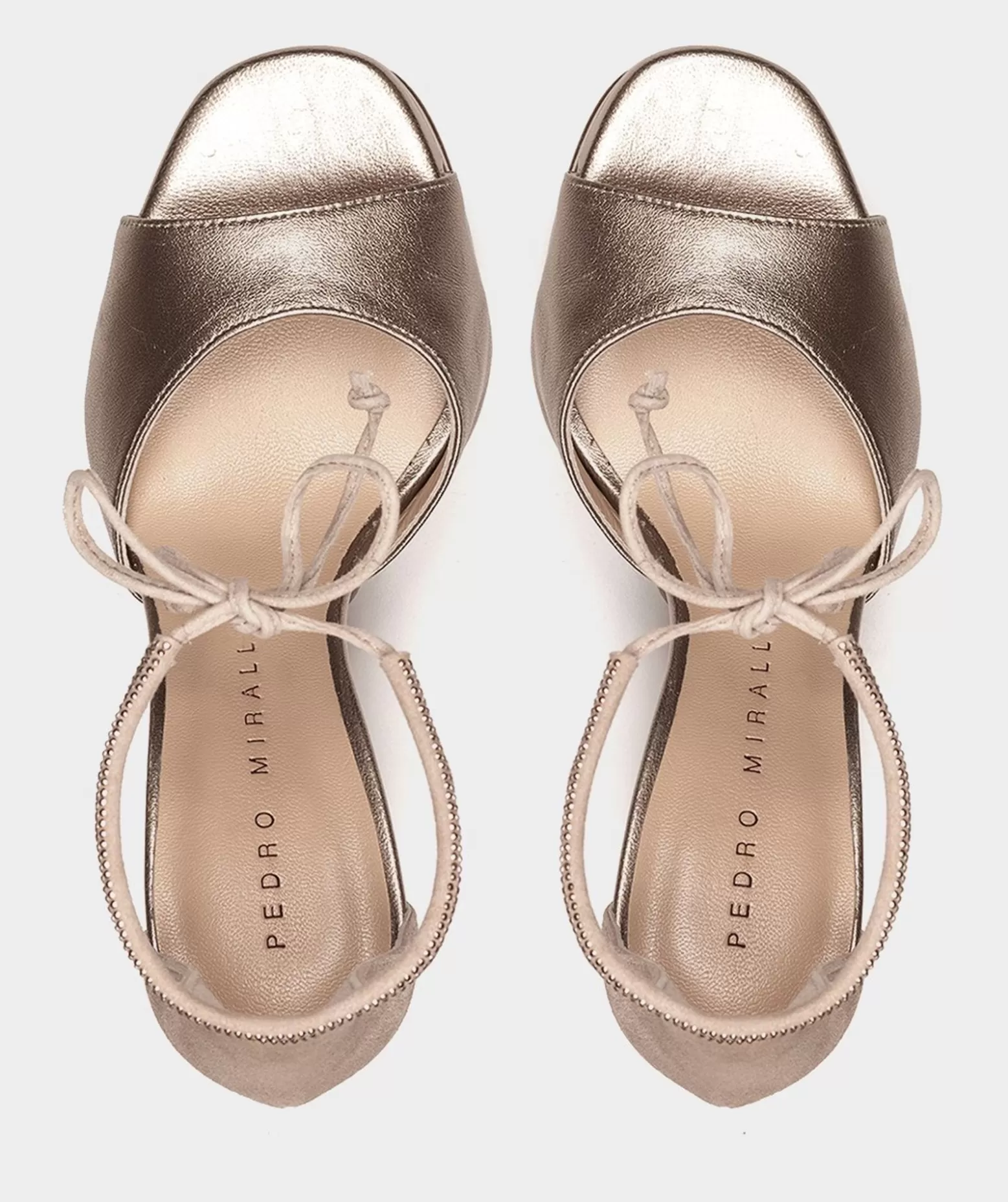 sandales_a_talon_en_cuir_metallise_de_couleur_fumee_3.webp Pedro Miralles Sandales A Talon En Cuir Metallise De Couleur Fumee