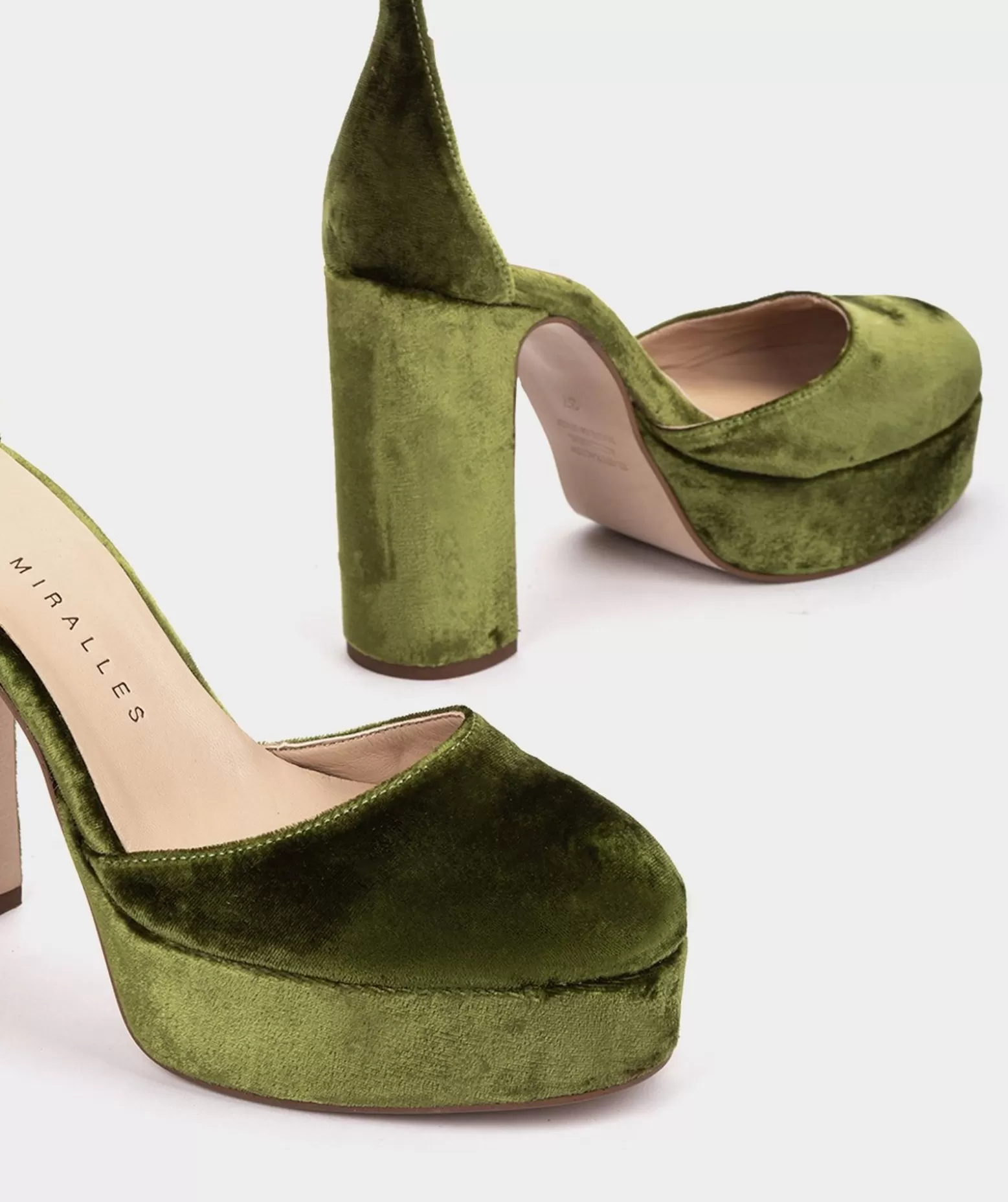 Pedro Miralles Sandales A Talons Avec Plateforme En Velours De Couleur Verte