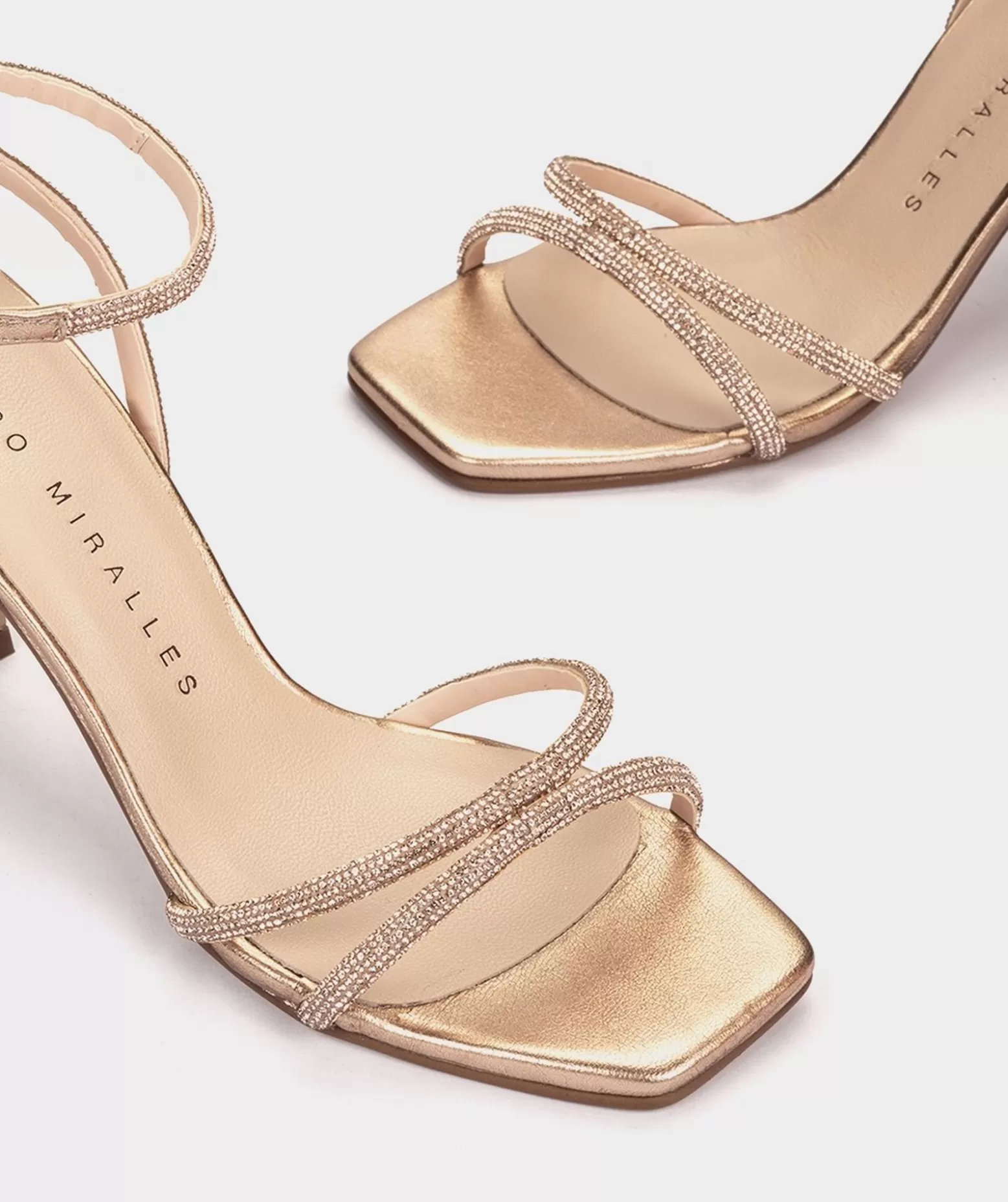 Pedro Miralles Sandales A Talons En Cuir Avec Ornements En Cristaux De Couleur Or Rose