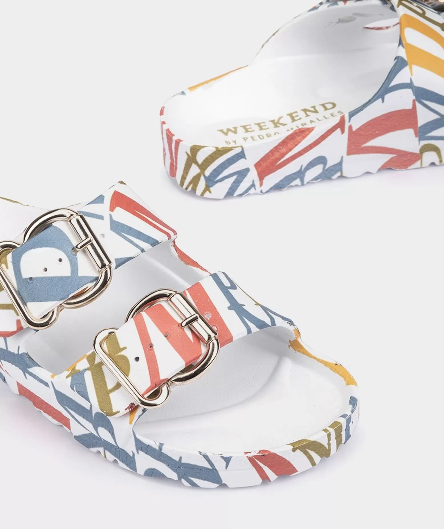 Pedro Miralles Sandales Plates Avec Impression De Marque Emblematique, Ornee De Boucles